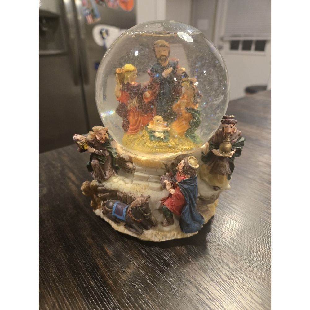 Christmas Nativity Snow Globe Wind Up Musical Jesus Manger Wise Men Lambs